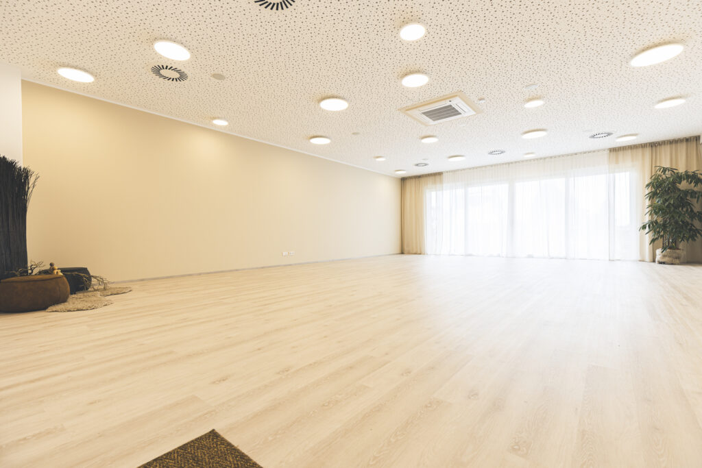 Wurzelreich, Lindensaal, Bewegungsraum im Lindenpark Gössendorf