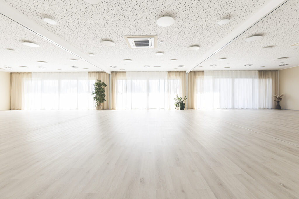 Visualisierungen der Mieträume des Lindenparks, Lindenstube (Konferenzraum), Lindensaal (Bewegung- und Seminarräume), Waldgeflüster (Besprechungsraum), Morgensonne, Kraftquelle (Behandlungsräume)